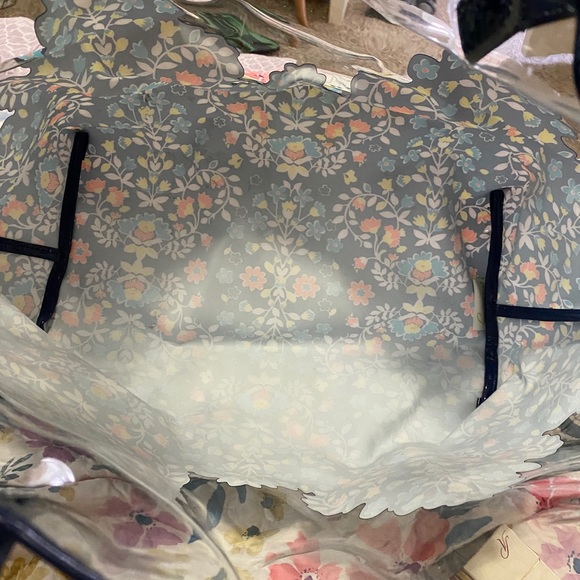 2 Vera Bradley beach bags and a matching wallet - Picture 6 of 6